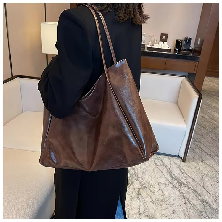 VELORA™ | Tote Elegance in everyday life